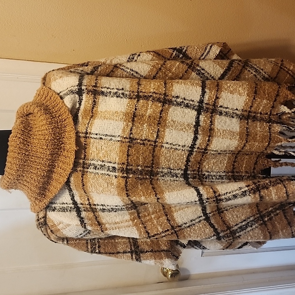 New poncho beige, black and white